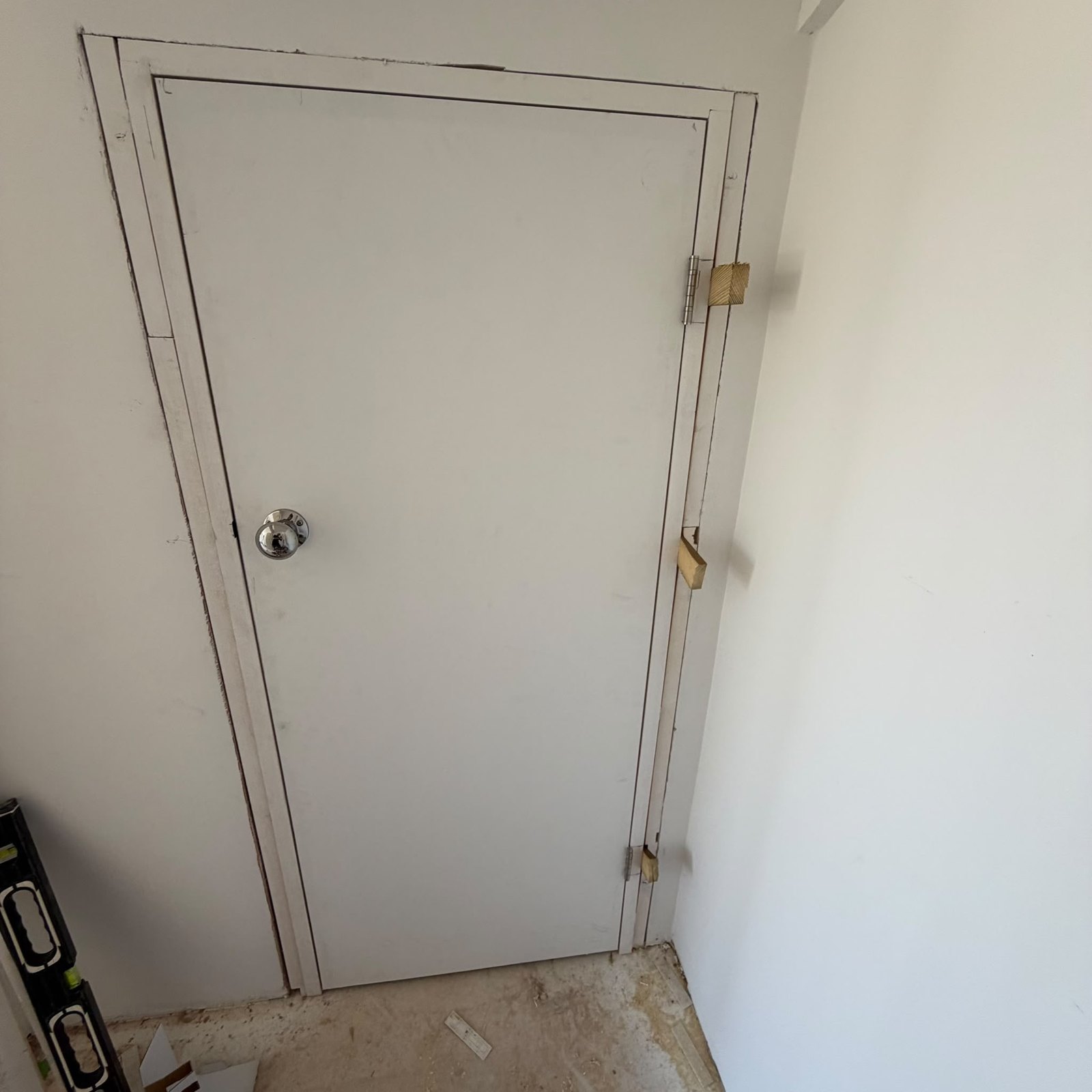 White internal door with fitted hinges and handle